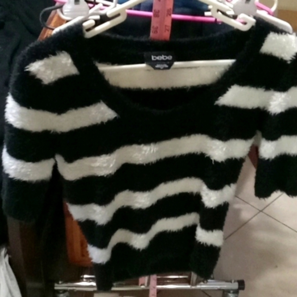 Y2K Vintage "BEBE" short sleeve scoop neck sweater Size S/P black & white NWOT - Picture 4 of 4